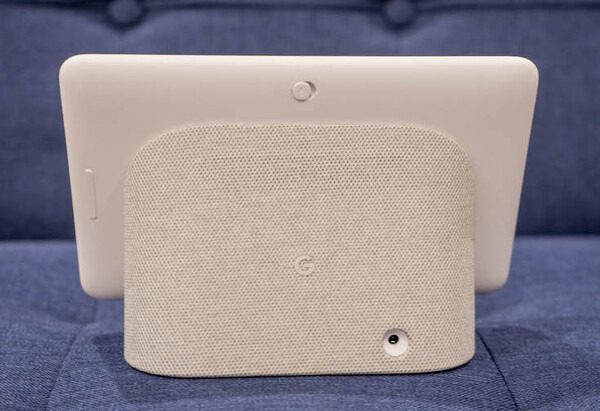 日本未発売の「Google Home Hub」を早速レビュー！ 小さくて可愛いディスプレイ搭載モデル