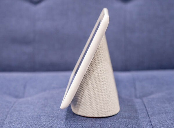 日本未発売の「Google Home Hub」を早速レビュー！ 小さくて可愛いディスプレイ搭載モデル