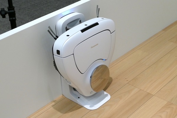パナソニック、fuRoと開発中のロボット掃除機コンセプトモデルを公開　業務用ロボット掃除機「RULO pro」のセミナーも