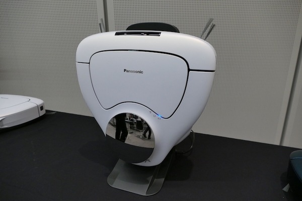 パナソニック、fuRoと開発中のロボット掃除機コンセプトモデルを公開　業務用ロボット掃除機「RULO pro」のセミナーも