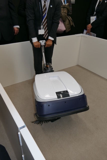 パナソニック、fuRoと開発中のロボット掃除機コンセプトモデルを公開　業務用ロボット掃除機「RULO pro」のセミナーも