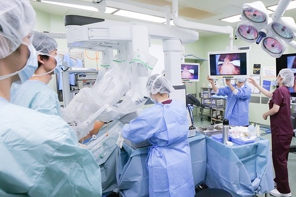 ロボット支援手術が急増！「ダビンチ」とはどんなロボットか? 特長と課題、ロボット手術をとりまく日本の状況を探る(ダビンチ特集 /前編)