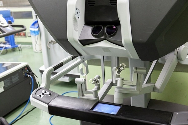 ロボット支援手術が急増！「ダビンチ」とはどんなロボットか? 特長と課題、ロボット手術をとりまく日本の状況を探る(ダビンチ特集 /前編)