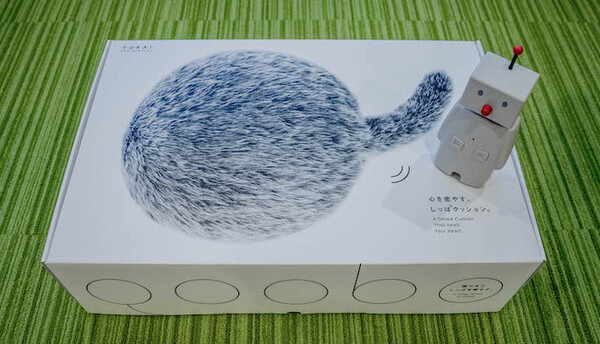 なでるとしっぽをフリフリ！ その構造は？ 注目ロボット「Qoobo」レビュー