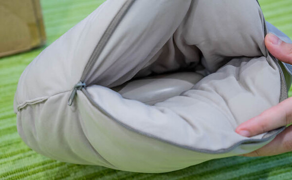 なでるとしっぽをフリフリ！ その構造は？ 注目ロボット「Qoobo」レビュー