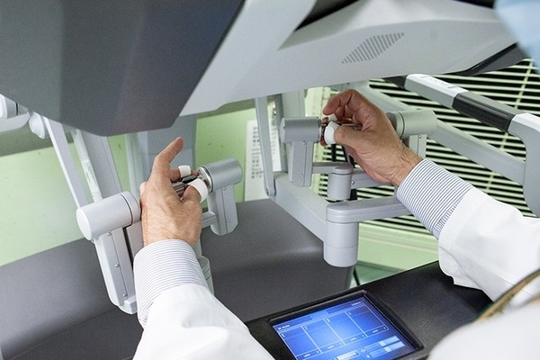 ダビンチのロボット手術の症例1,000件超、聖路加国際病院ロボット手術センターに聞く「ダビンチの実際と今後」(ダビンチ特集 /後編)