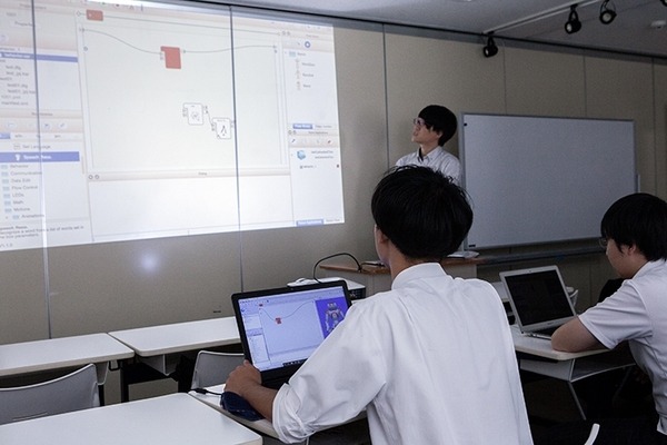 「好きなことから未来を広げて」AI・ロボット専攻で会話ロボットのプログラミング授業を実践　クラーク記念国際高等学校【教育現場とロボット】