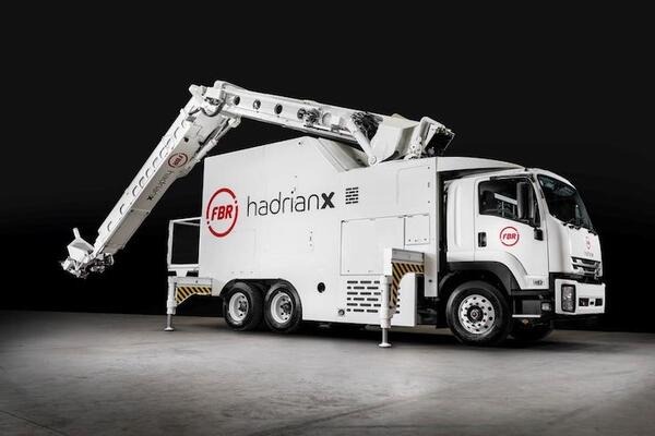 ロボットがたった3日で家を建てることに成功！  豪・FBR社の「Hadrian X」がすごすぎる