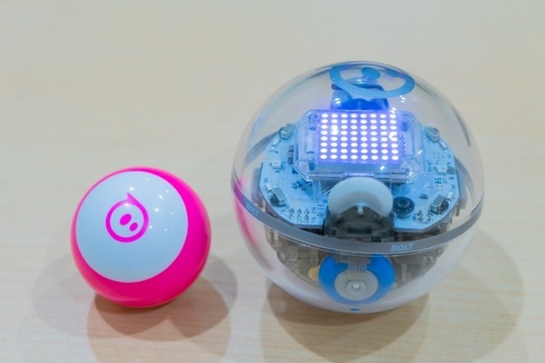 【レビュー】スフィロの最新ロボットボール「Sphero BOLT」(1)　特徴と進化したポイント、ドロー・プログラミングに挑戦
