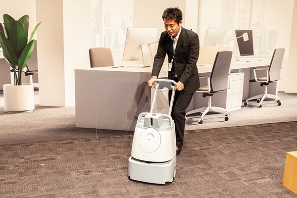 ソフトバンクが乾式の自動運転掃除ロボット「Whiz」を発表！手押しで掃除したルートを自動で学習「AI清掃PRO」シリーズ最新機