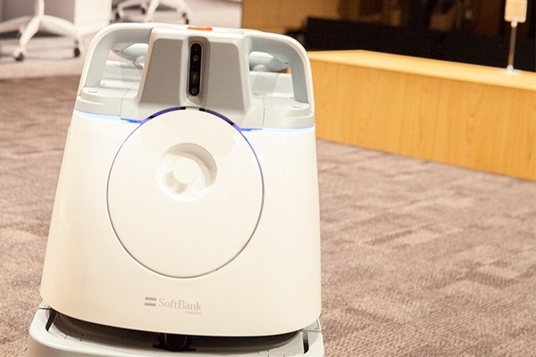 ソフトバンクが乾式の自動運転掃除ロボット「Whiz」を発表！手押しで掃除したルートを自動で学習「AI清掃PRO」シリーズ最新機