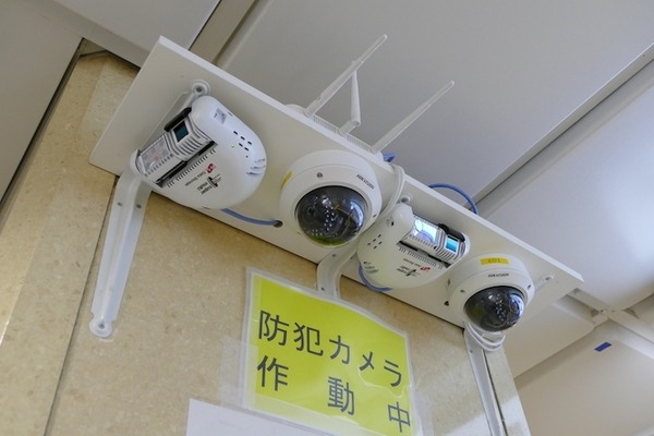 西武新宿駅で警備ロボット「ペルセウスボット」が実証実験中　11月26日から30日まで