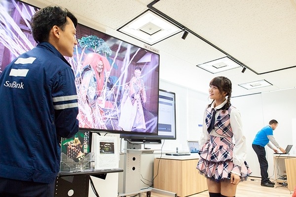 ソフトバンクが新たな5G体験デモを公開！AKB48稲垣香織とエレキコミックが360動画配信で紹介「5G×IoT Studio」お台場ラボのリニューアル
