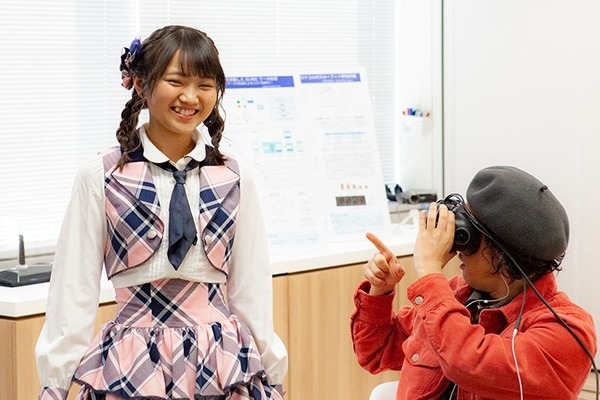 ソフトバンクが新たな5G体験デモを公開！AKB48稲垣香織とエレキコミックが360動画配信で紹介「5G×IoT Studio」お台場ラボのリニューアル