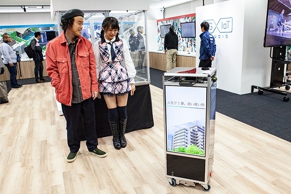 ソフトバンクが開発中の謎のロボットが「5G×IoT Studio」で稼働中！小売業と映像業界、オンラインゲームに「5G」と「MEC」を活用