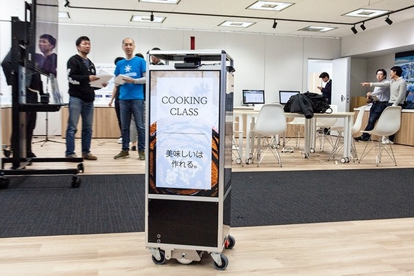 ソフトバンクが開発中の謎のロボットが「5G×IoT Studio」で稼働中！小売業と映像業界、オンラインゲームに「5G」と「MEC」を活用