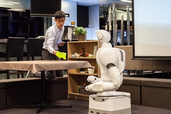 AI搭載の介護支援ロボット「アイオロス・ロボット」徹底解説！エレベータに乗れて、作業に最適なロボットハンドを自分で交換する