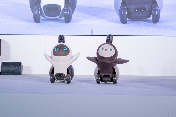 【速報】GROOVE Xの家庭用ロボット「LOVOT」が遂に初公開！ 価格は2体セットで60万円、本日19時予約受付開始