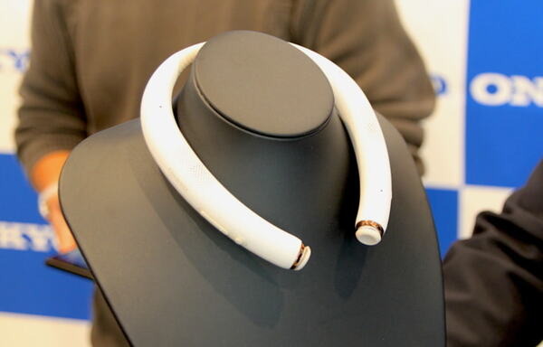 オンキヨーがウェアラブル端末とドコモAIエージェントAPIを活用した提案活動を開始