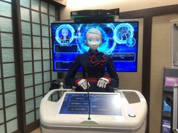 上野御徒町駅で女性型案内ロボット「ARISA」に会ってきた