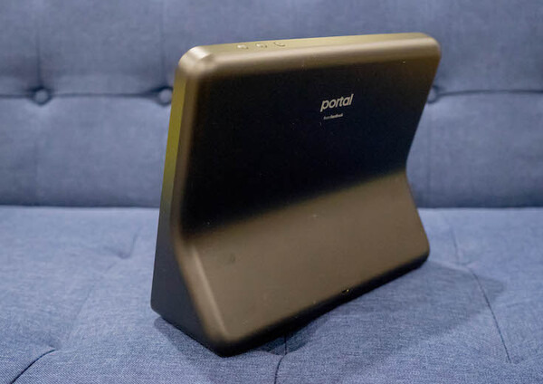 FBのスマートデバイス「Facebook Portal」 開封の儀！ Alexaと独自AIアシスタントを搭載