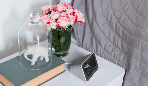 【CES 2019】LenovoがGoogle Assistant搭載、80ドルの目覚まし時計「Lenovo Smart Clock」を発表。