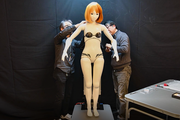 【でかい/動く/やばい】世界初の等身大で動くフィギュア「高坂ここな」誕生！