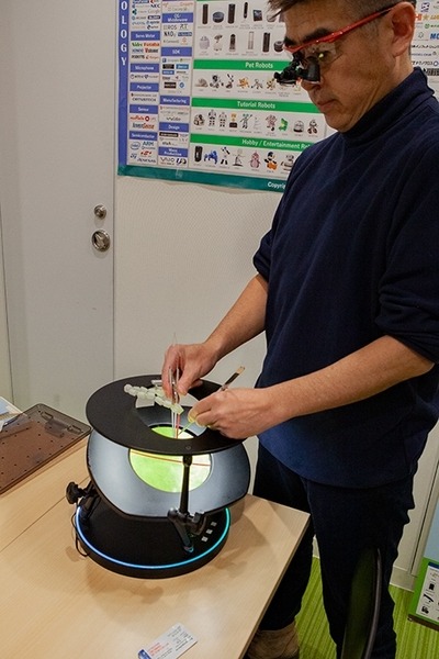 次世代ゴムはロボットの皮膚や筋肉になる　感じて動くゴム「e-Rubber」豊田合成・慶應大が共同開発、ロボデックスで展示へ