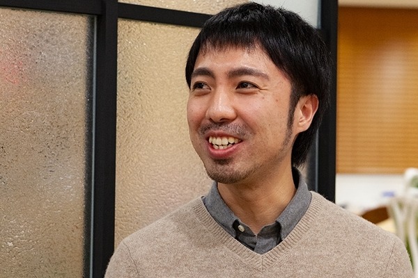 次世代ゴムはロボットの皮膚や筋肉になる　感じて動くゴム「e-Rubber」豊田合成・慶應大が共同開発、ロボデックスで展示へ