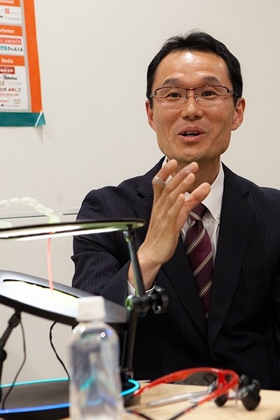次世代ゴムはロボットの皮膚や筋肉になる　感じて動くゴム「e-Rubber」豊田合成・慶應大が共同開発、ロボデックスで展示へ