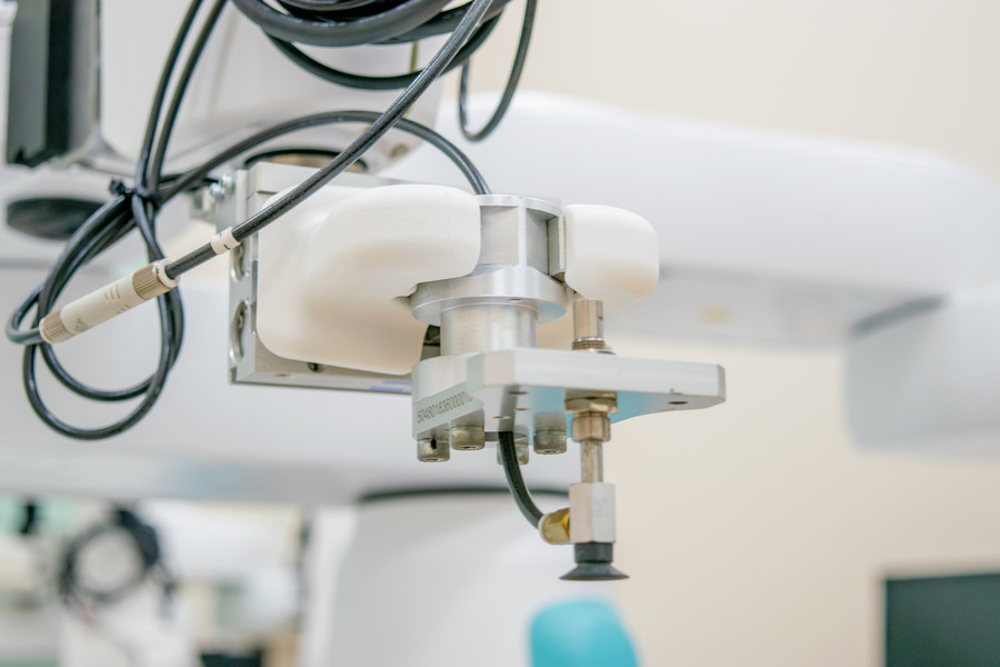 川崎重工の人共存型双腕スカラロボット「duAro」は、女子大生の私でも簡単に使えた！