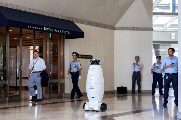 三菱地所がソフトバンクの清掃ロボット「Whiz」を日本初導入、全国のビルや商業施設等に約100台を順次展開予定