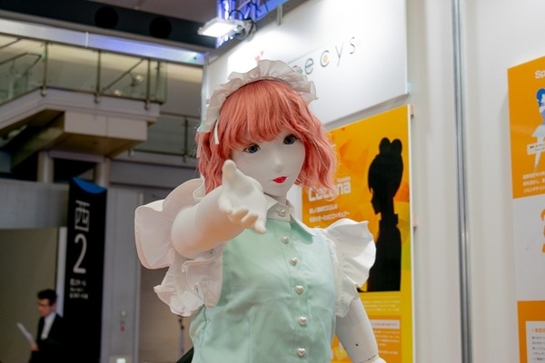 【動画あり】155cmの動くフィギュア「高坂ここな」が、ロボデックスで踊った