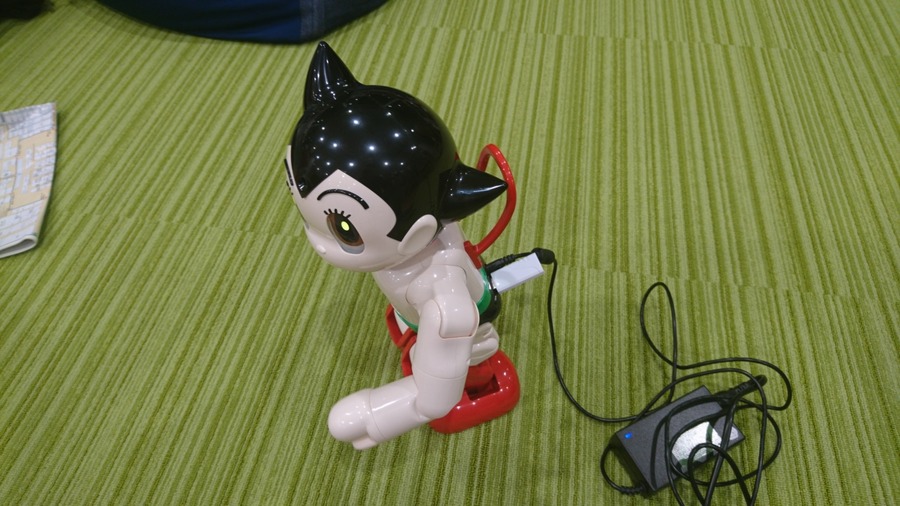 講談社のロボット「ATOM」がバージョンアップ！ USBメモリにバックアップができるようになったのでやってみた！