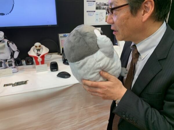 癒やし系ぬいぐるみ「コウペンちゃん」がしゃべった！VAIOがロボット汎用プラットフォーム事業を発表