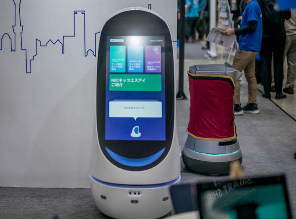 NECネッツエスアイ、4月発売の自律走行案内ロボットなどロボデックスで展示