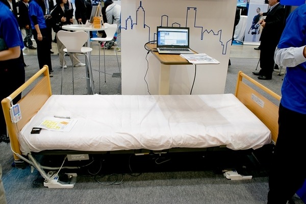 NECネッツエスアイ、4月発売の自律走行案内ロボットなどロボデックスで展示