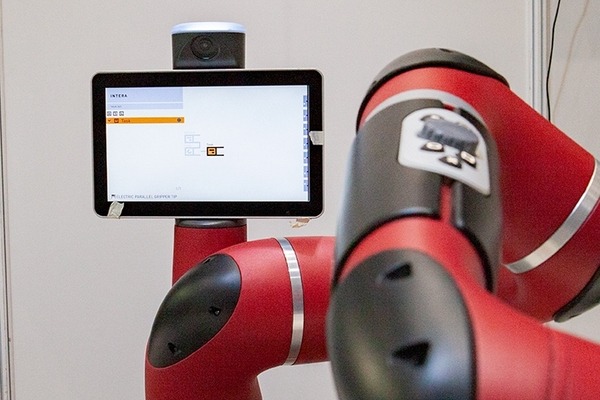 元気だったかい? リシンクロボティクスの「Sawyer」が会場でコーヒーを淹れてくれたよ