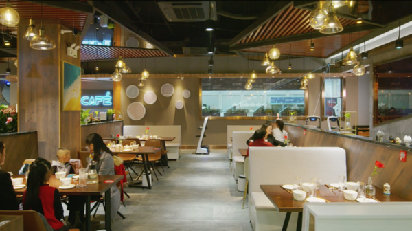 中国の最新ロボットレストラン、オープン51日目で来店者3万5千人を突破！ 調理から配膳までを自動化