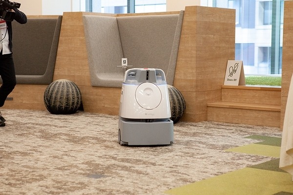三菱地所が小型の業務用清掃ロボット「Whiz」導入に向けた実証実験を公開！その評価は・・・