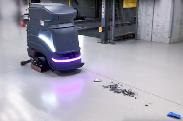 三菱地所に5種類の業務用清掃ロボットが大集合、特徴や長所を比較！シーバイエス「swingobot2000」、マクニカ「Neo」ほか