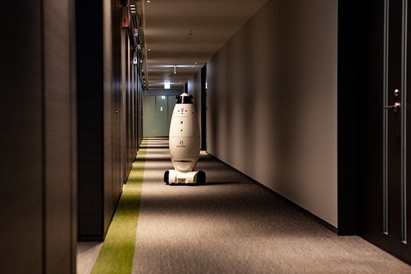 【未来型でかっこいい】自律移動の警備ロボット 「SEQSENSE」(シークセンス)SQ-2、実証実験と管理操作画面を三菱地所が公開