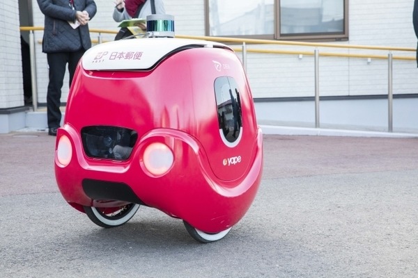 日本郵便とDFAが陸上配送ドローン(自動運搬ロボット)を使った無人配送の実証実験　日々の買い物支援などに期待
