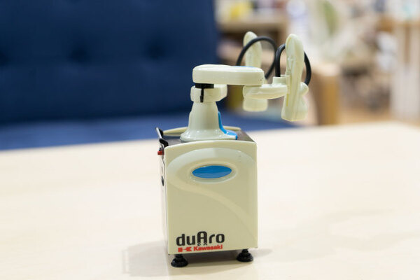 カワサキの革新的な双腕スカラロボット「duAro」の完成品モデルを3名様に【ロボスタプレゼント】