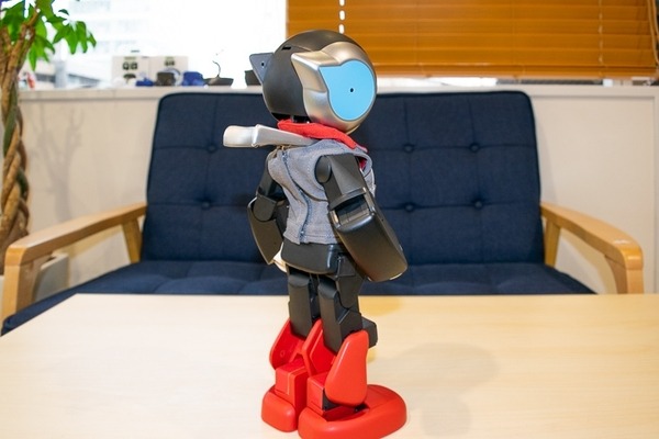 ロビ2専用公式ウェアが登場！ 初代ロビにも対応、価格は8千円から