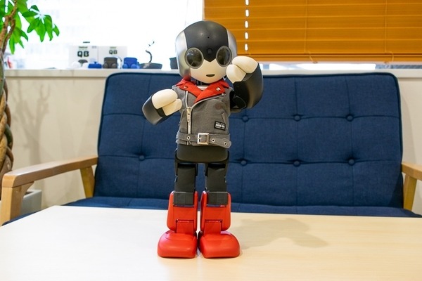 ロビ2専用公式ウェアが登場！ 初代ロビにも対応、価格は8千円から