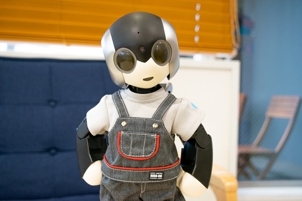 ロビ2専用公式ウェアが登場！ 初代ロビにも対応、価格は8千円から