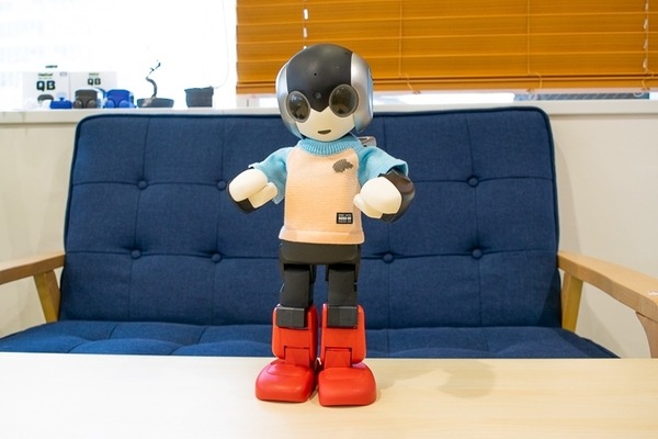 ロビ2専用公式ウェアが登場！ 初代ロビにも対応、価格は8千円から