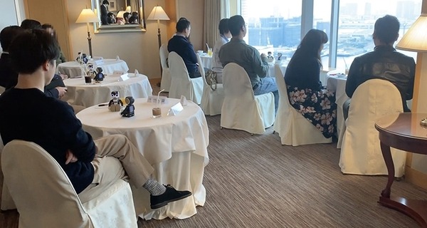 ロボホンが会話を代行するロボット婚活パーティを実施　サイバーエージェント「人はロボットを信頼し、意思決定に影響を与える」