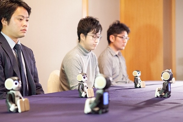 ロボホンが会話を代行するロボット婚活パーティを実施　サイバーエージェント「人はロボットを信頼し、意思決定に影響を与える」